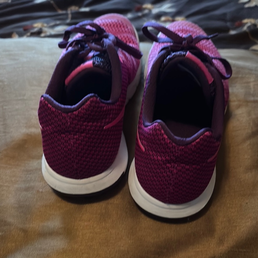 Nike Pink and Purple Athletic Shoes Lightweight Performance - Picture 4 of 6